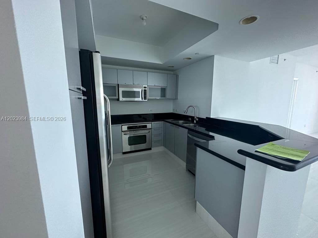 2650 Lake Shore Dr 1001 photo 9