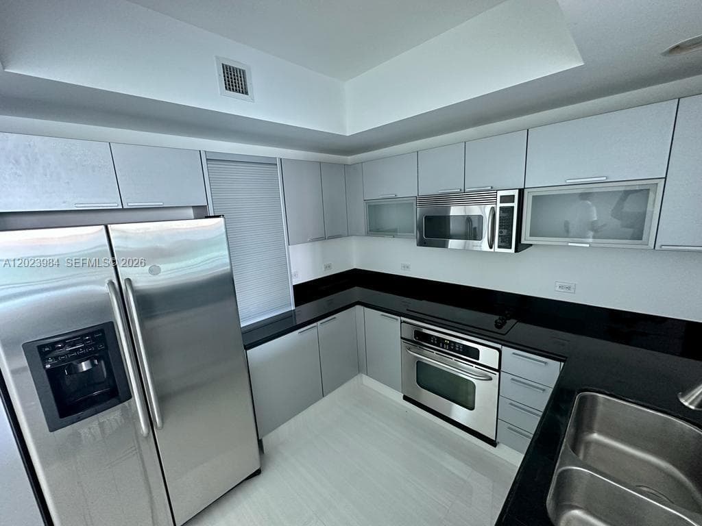 2650 Lake Shore Dr 1001 photo 10