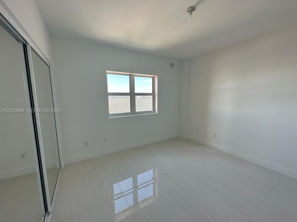 2650 Lake Shore Dr 1001 photo 14