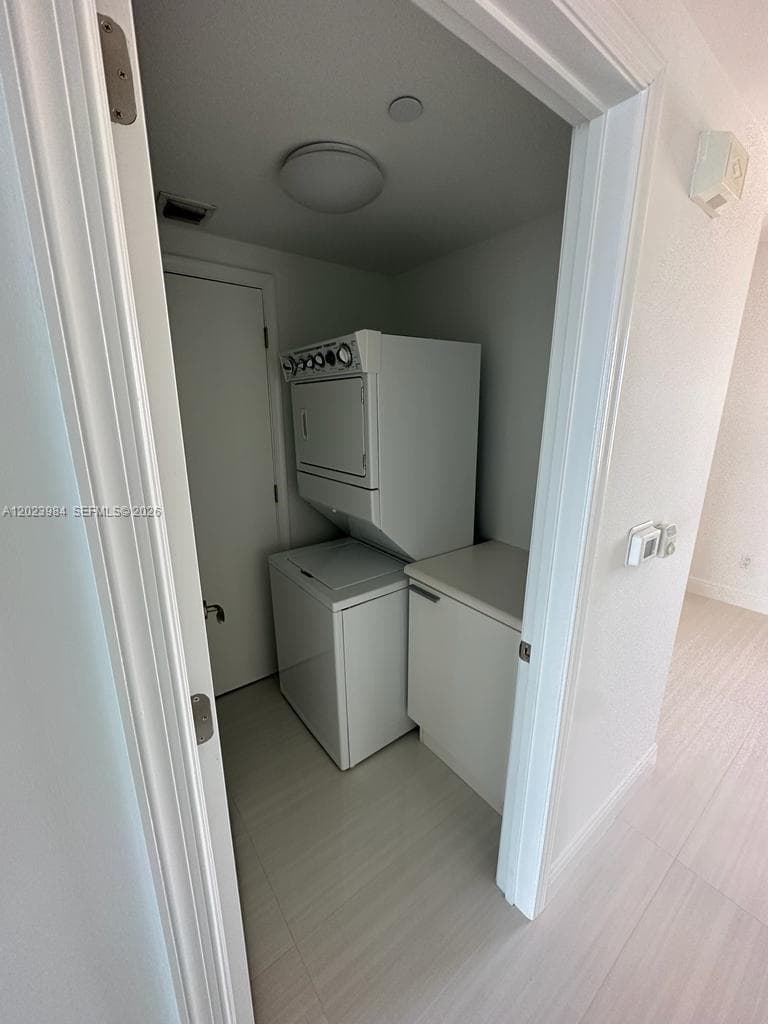 2650 Lake Shore Dr 1001 photo 15