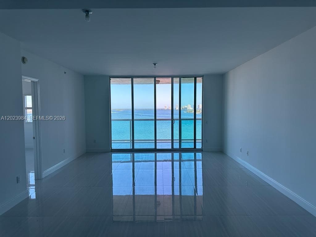 2650 Lake Shore Dr 1001 photo 4