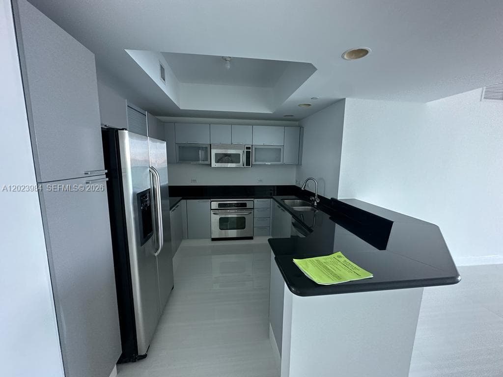 2650 Lake Shore Dr 1001 photo 8