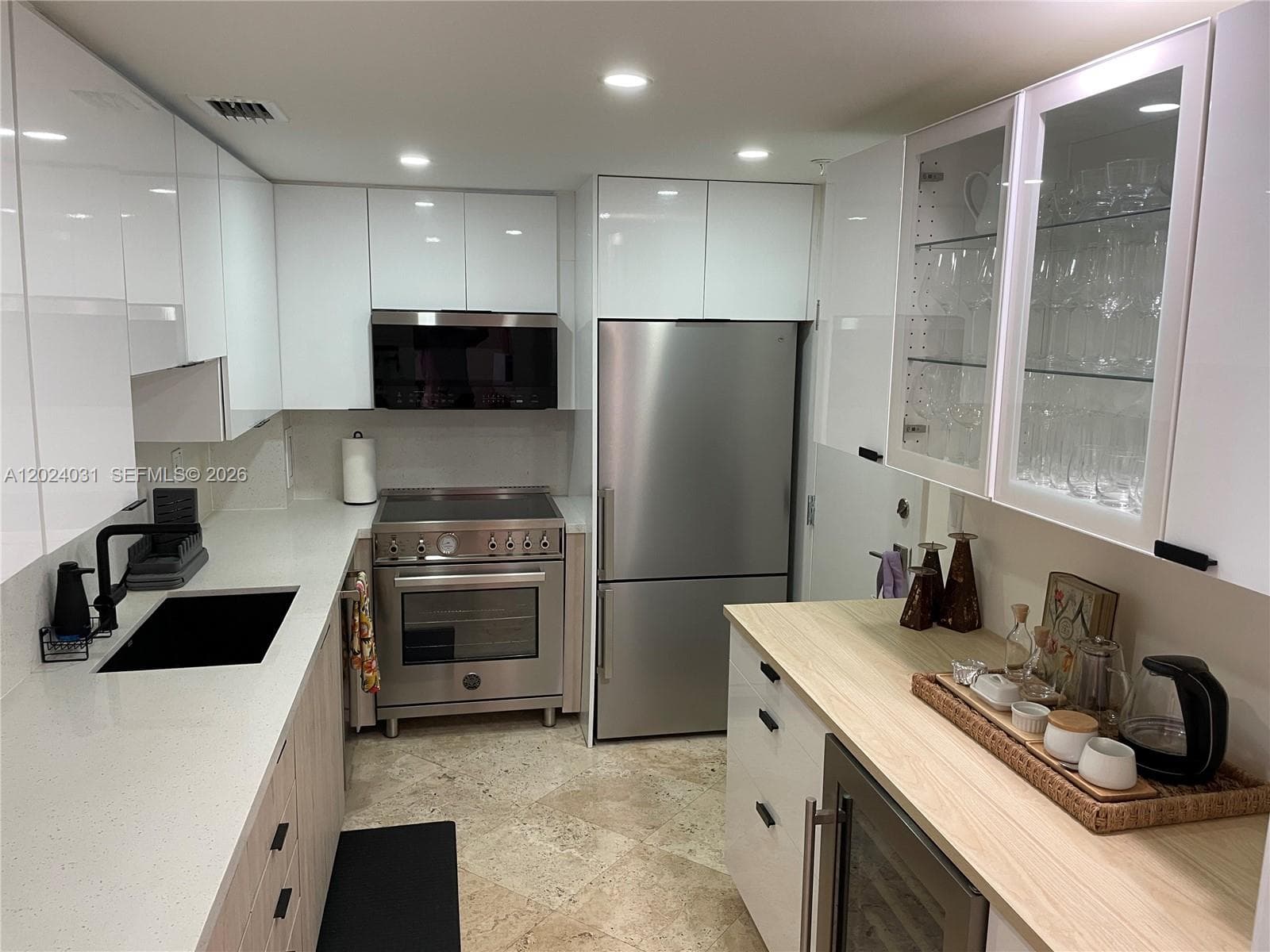 90 Edgewater Dr 1222 photo 8