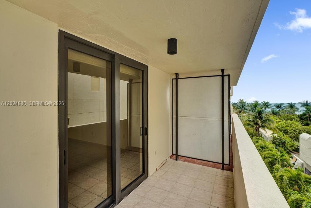 1623 Collins Ave 512 photo 23