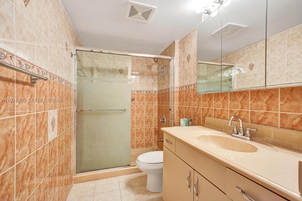 1623 Collins Ave 512 photo 12