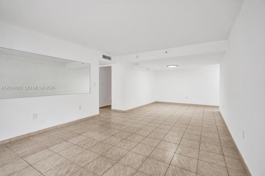 1623 Collins Ave 512 photo 7