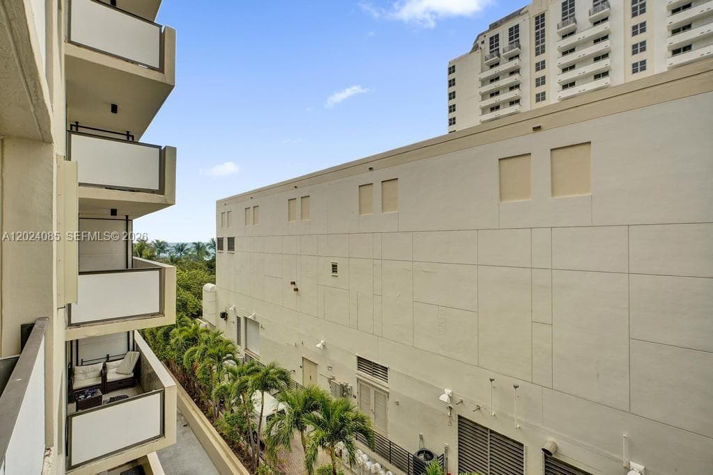 1623 Collins Ave 512 photo 20