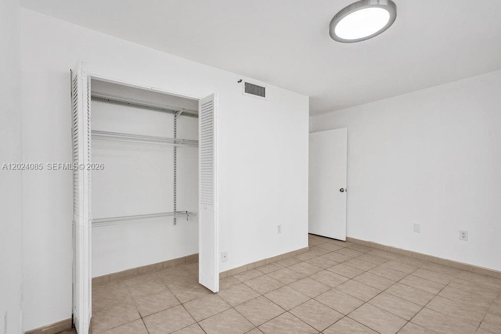 1623 Collins Ave 512 photo 10