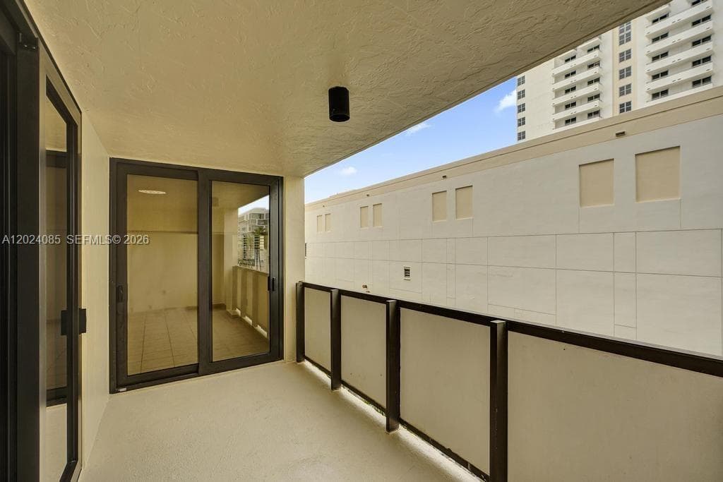 1623 Collins Ave 512 photo 18