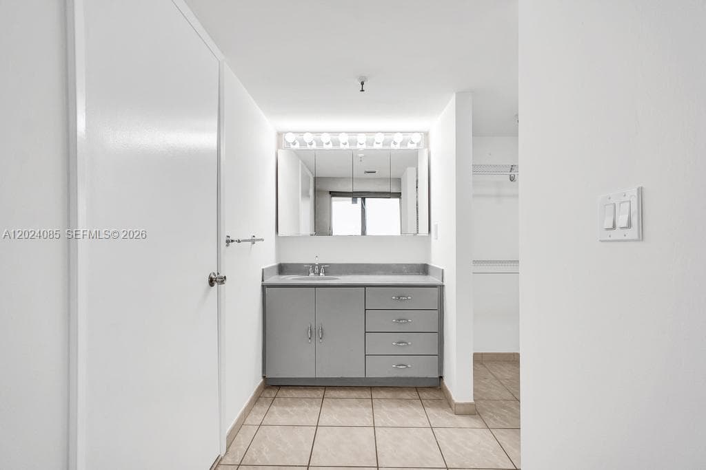 1623 Collins Ave 512 photo 15