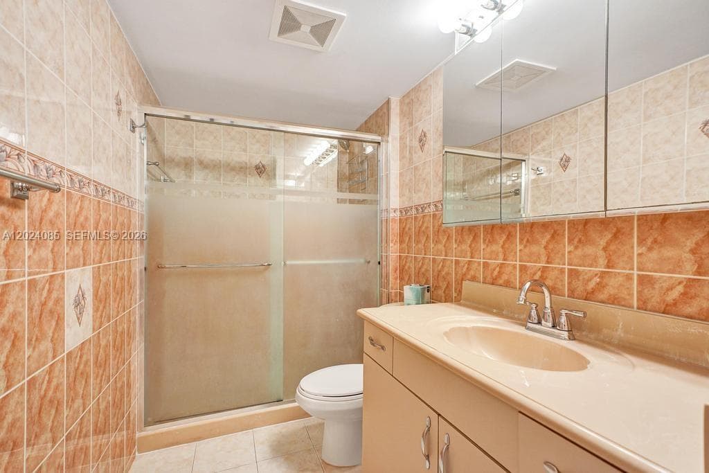 1623 Collins Ave 512 photo 11