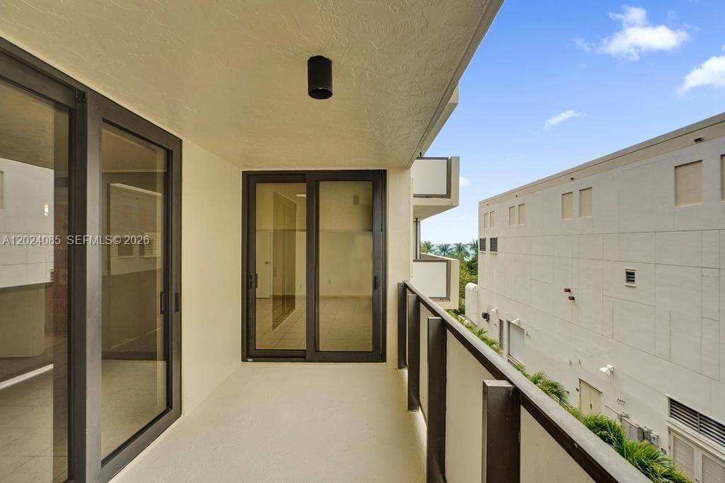 1623 Collins Ave 512 photo 19