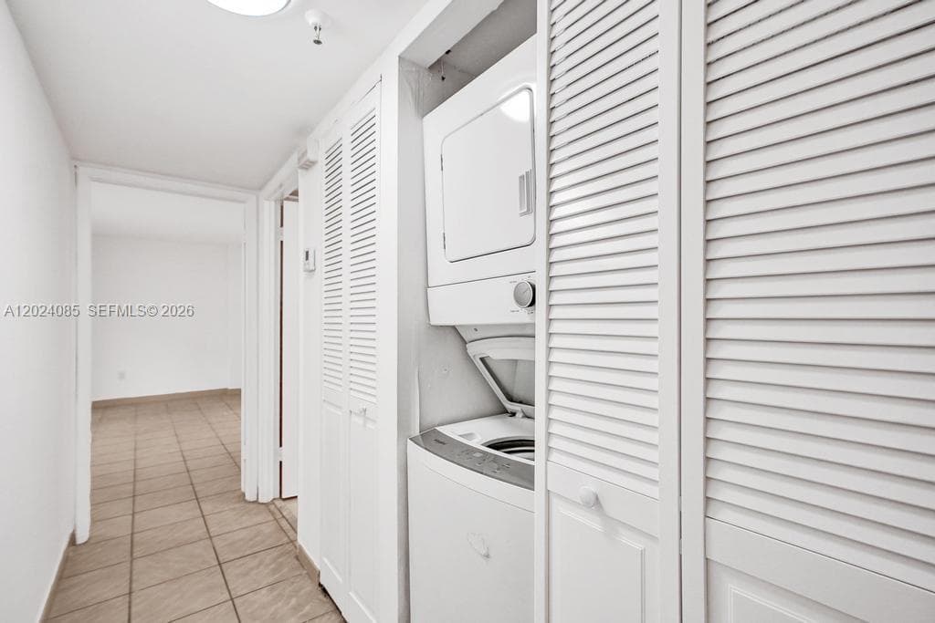 1623 Collins Ave 512 photo 8