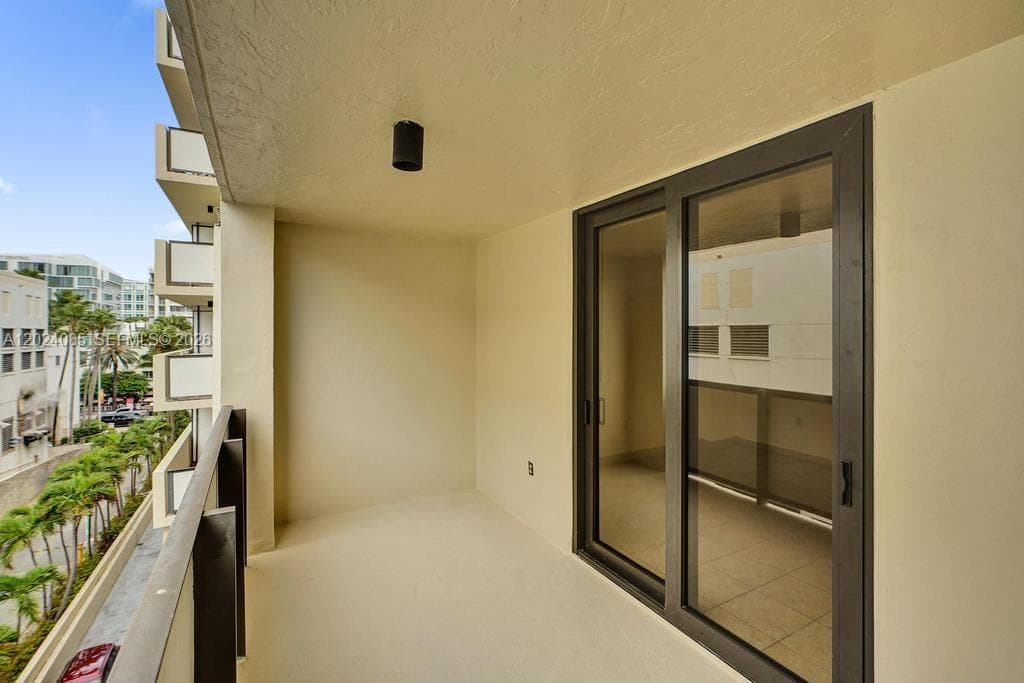 1623 Collins Ave 512 photo 21