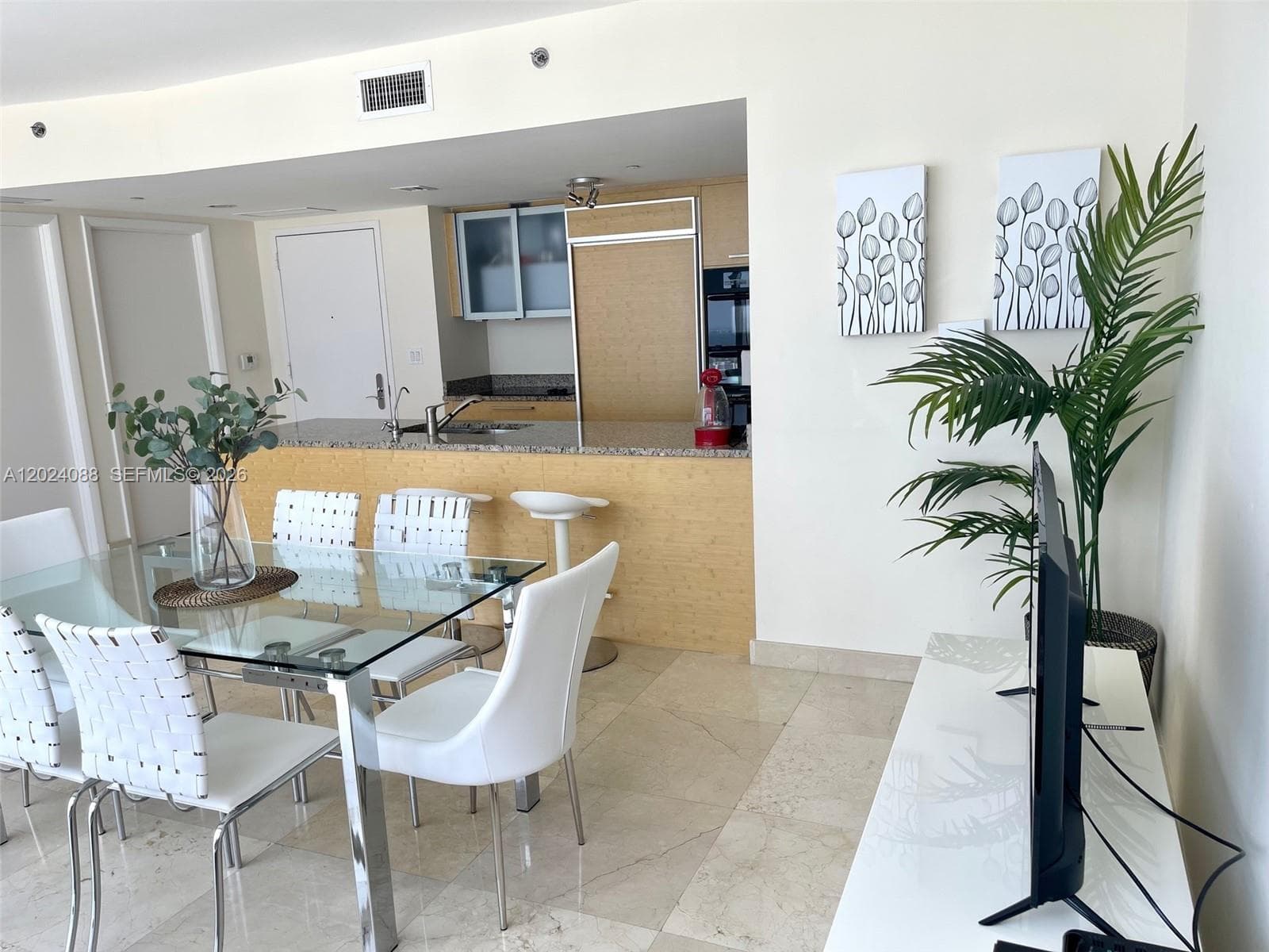 1830 Ocean Dr 3407 photo 6