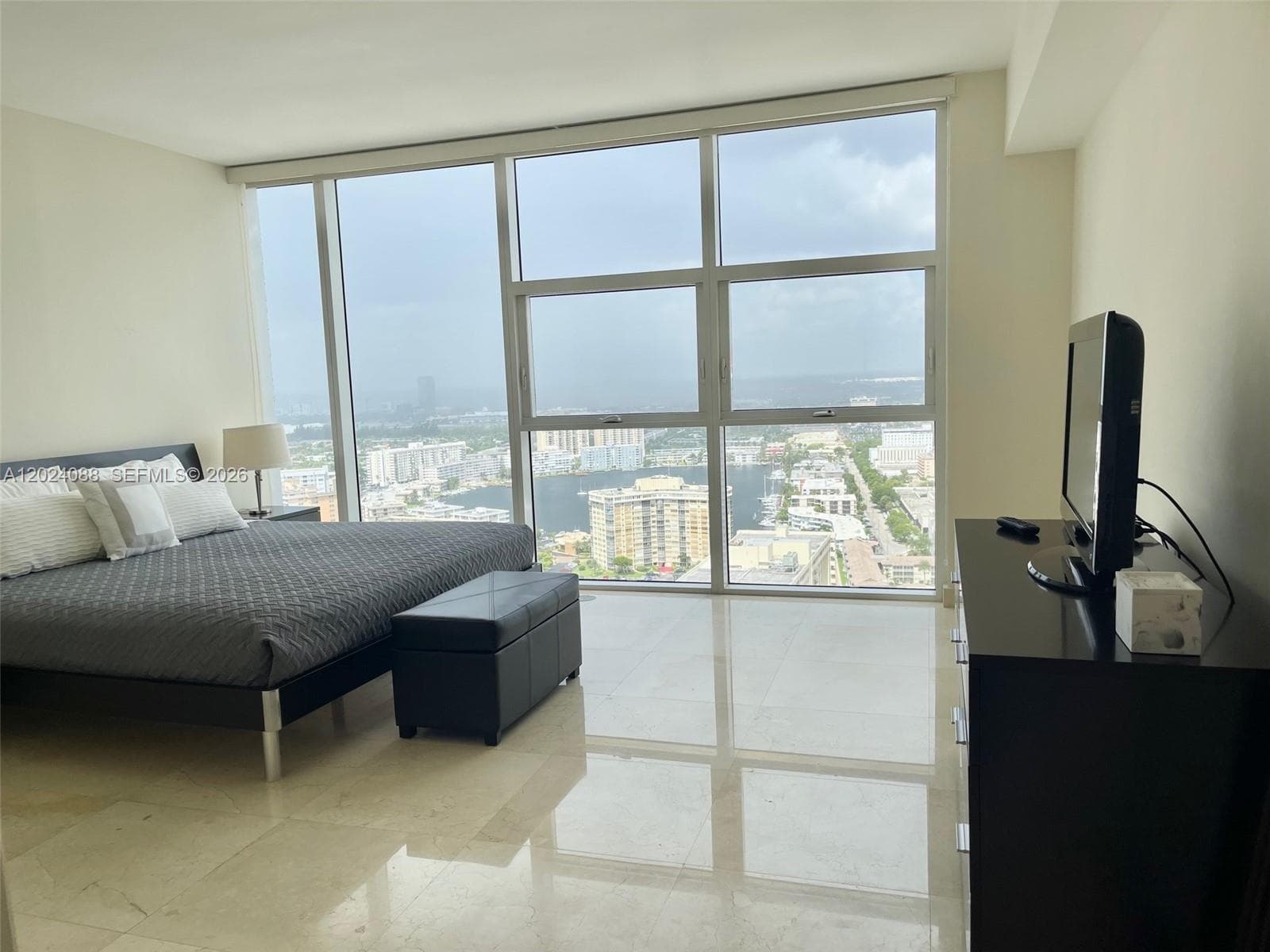 1830 Ocean Dr 3407 photo 17