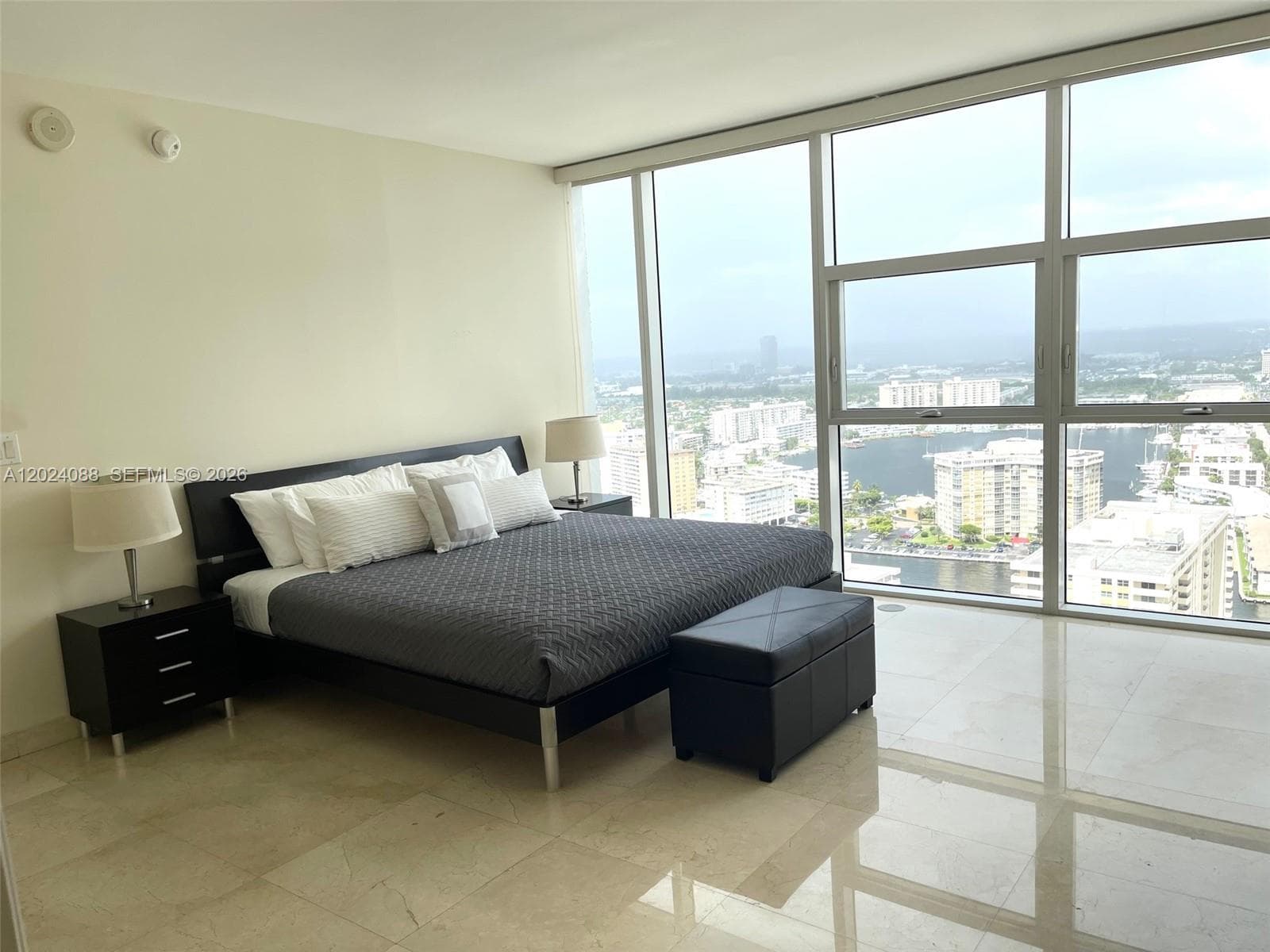 1830 Ocean Dr 3407 photo 16