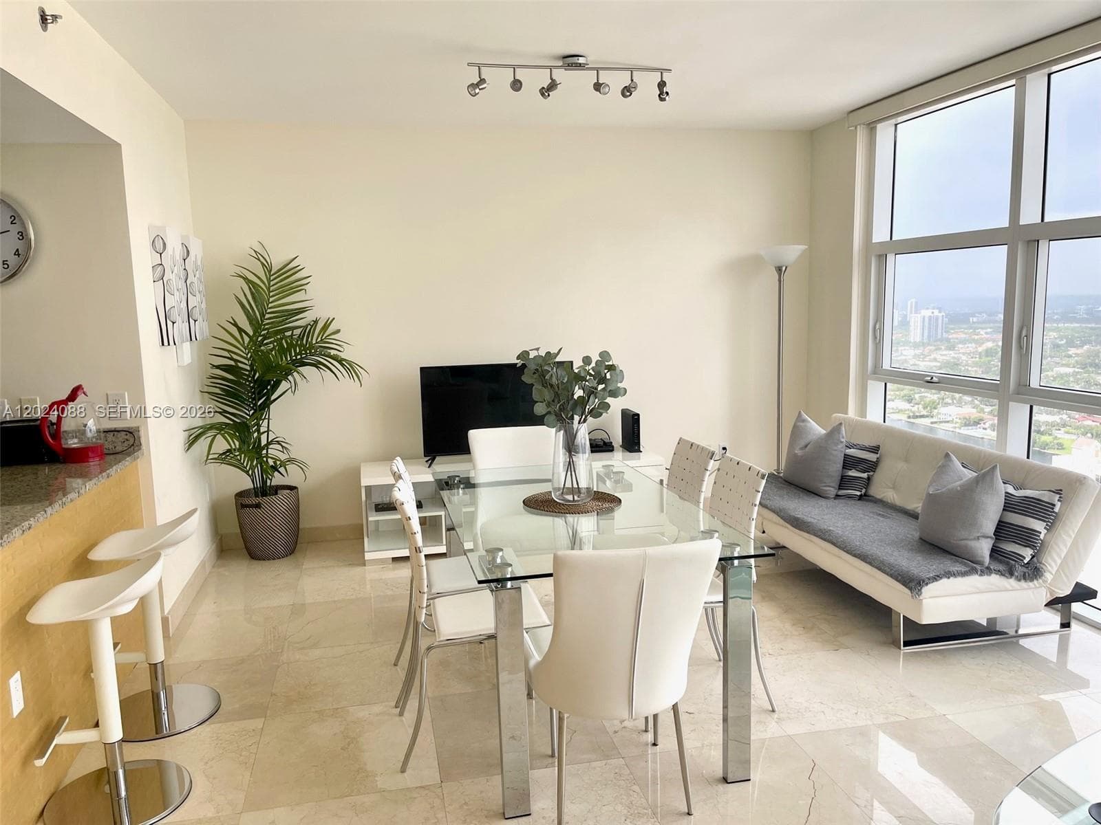 1830 Ocean Dr 3407 photo 3