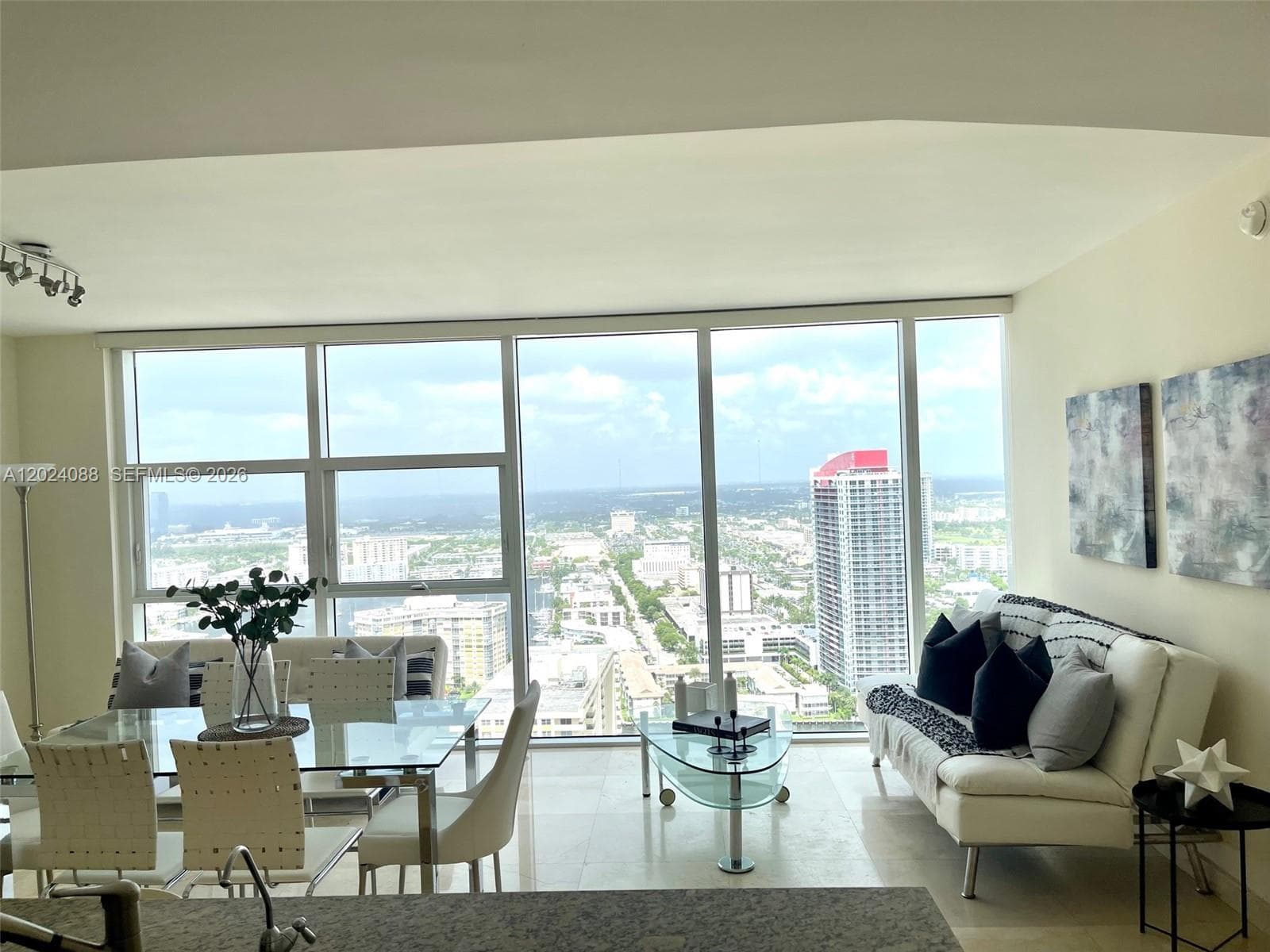 1830 Ocean Dr 3407 photo 1