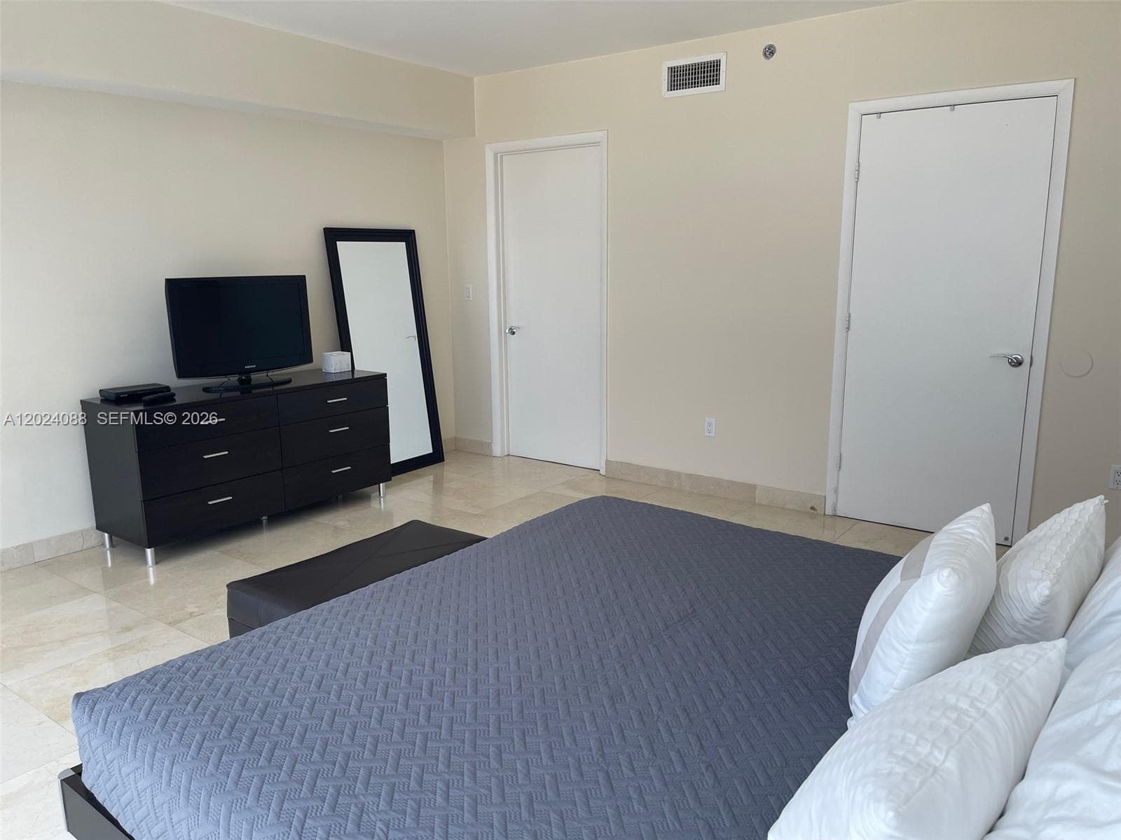 1830 Ocean Dr 3407 photo 20