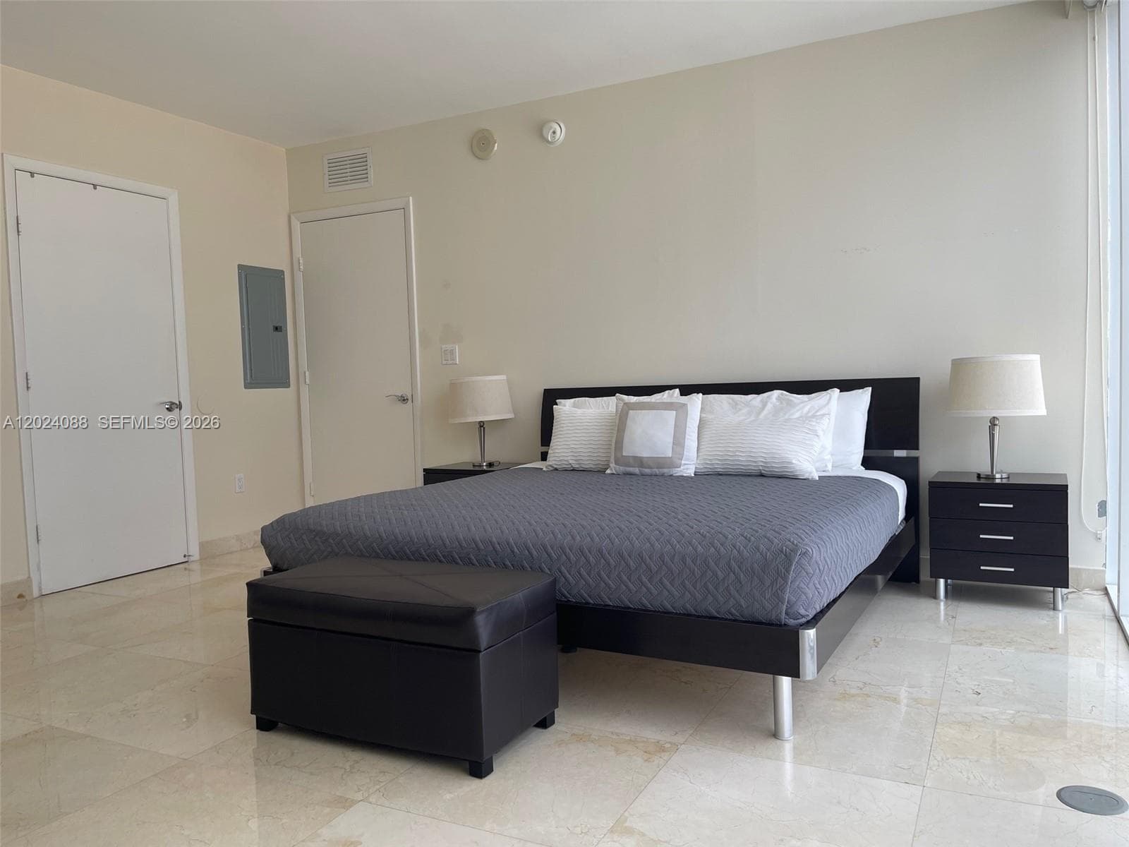 1830 Ocean Dr 3407 photo 18