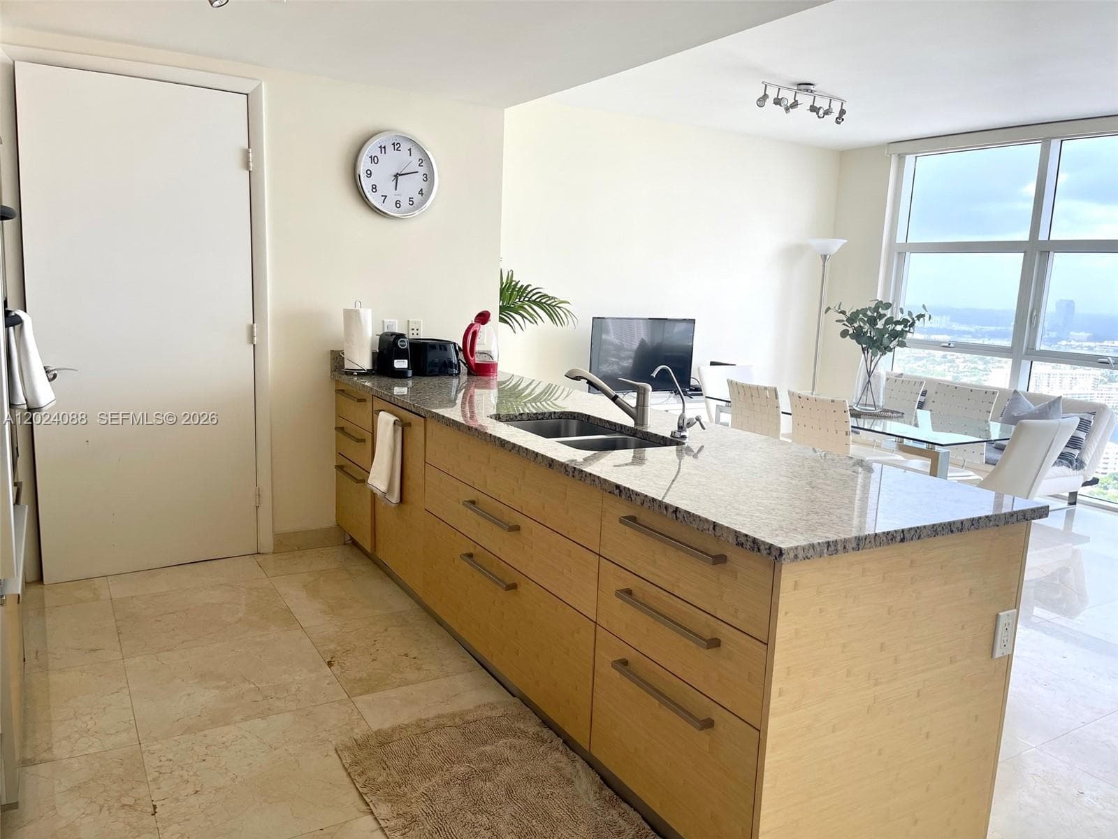 1830 Ocean Dr 3407 photo 11