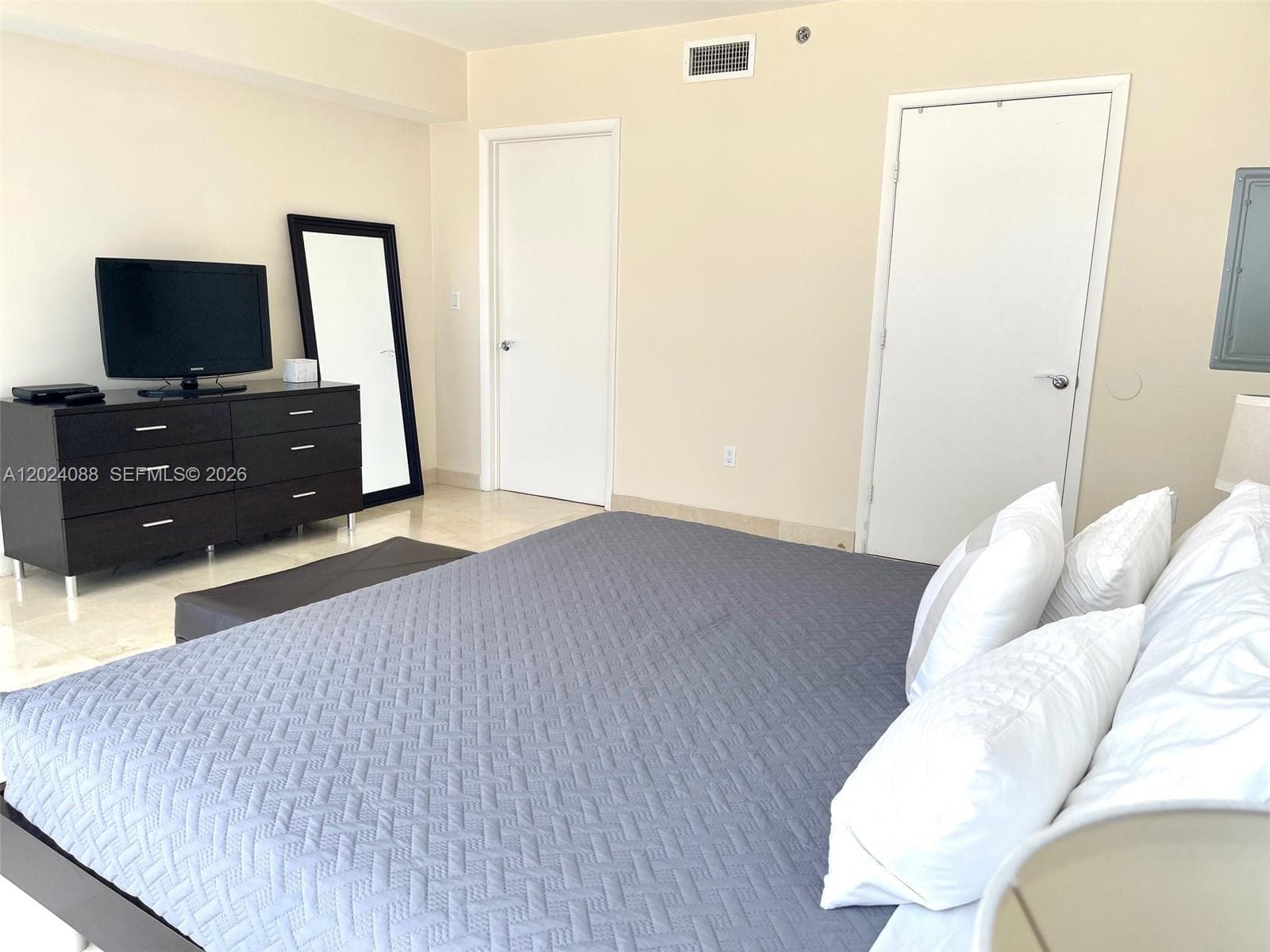 1830 Ocean Dr 3407 photo 19