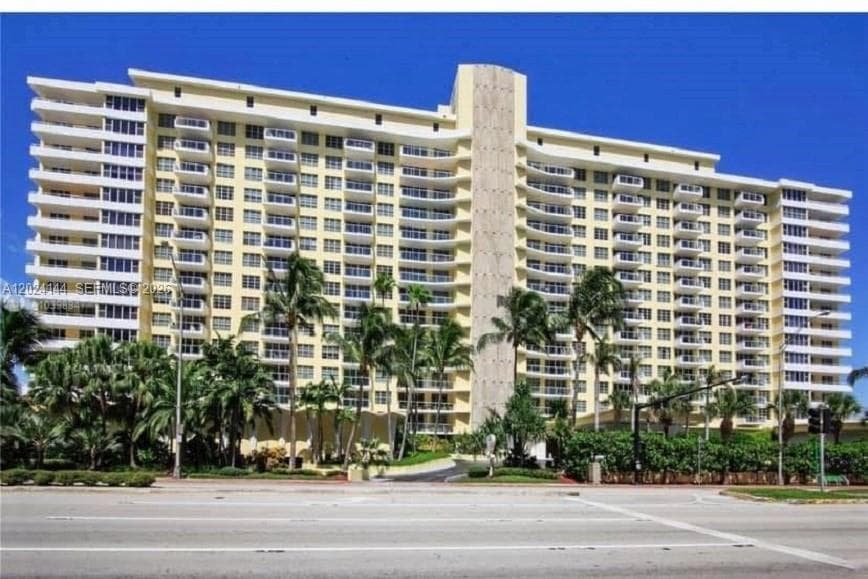 5600 Collins Ave 4U photo 1
