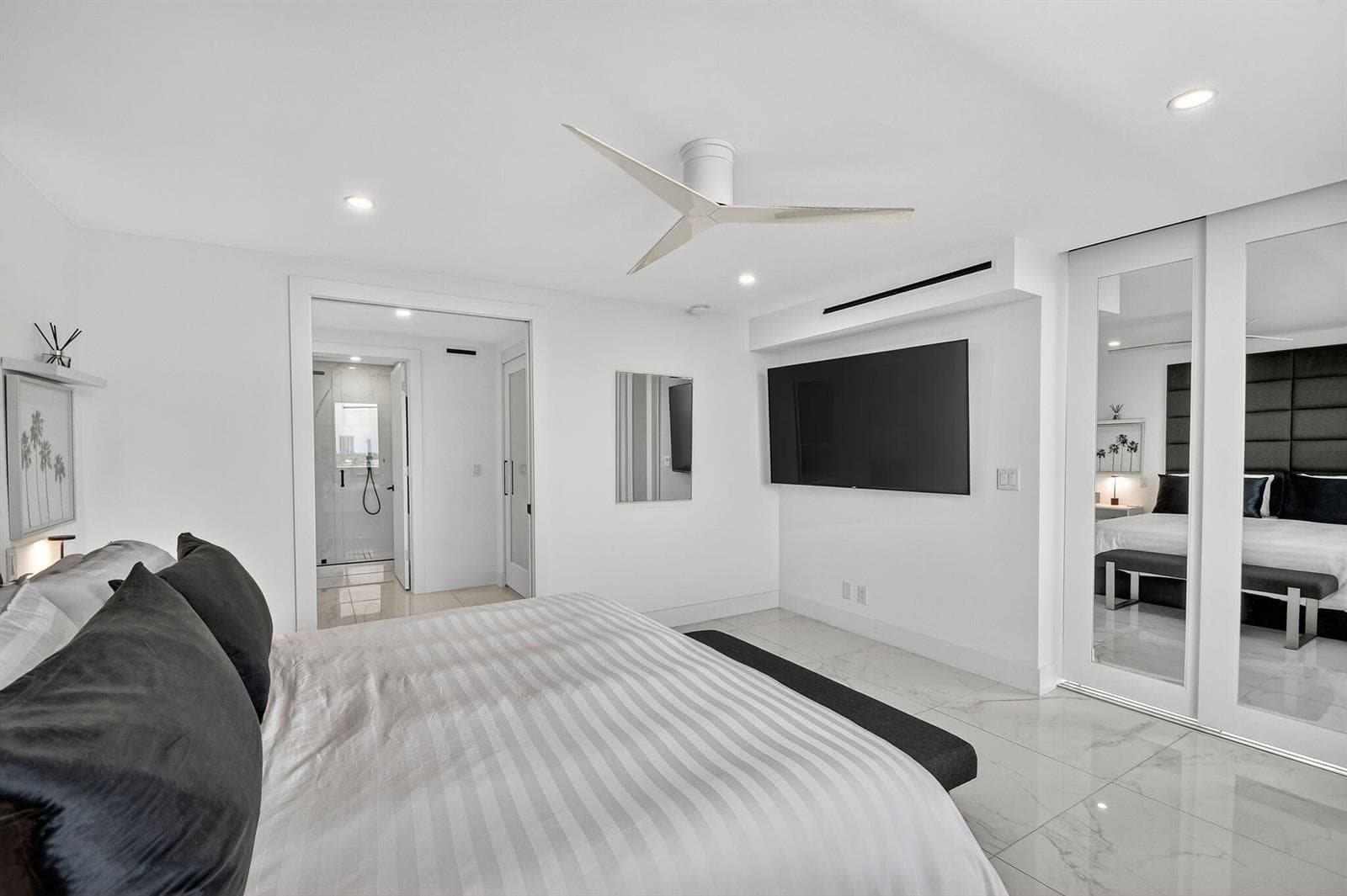 301 Lake Shore Drive 801 photo 24