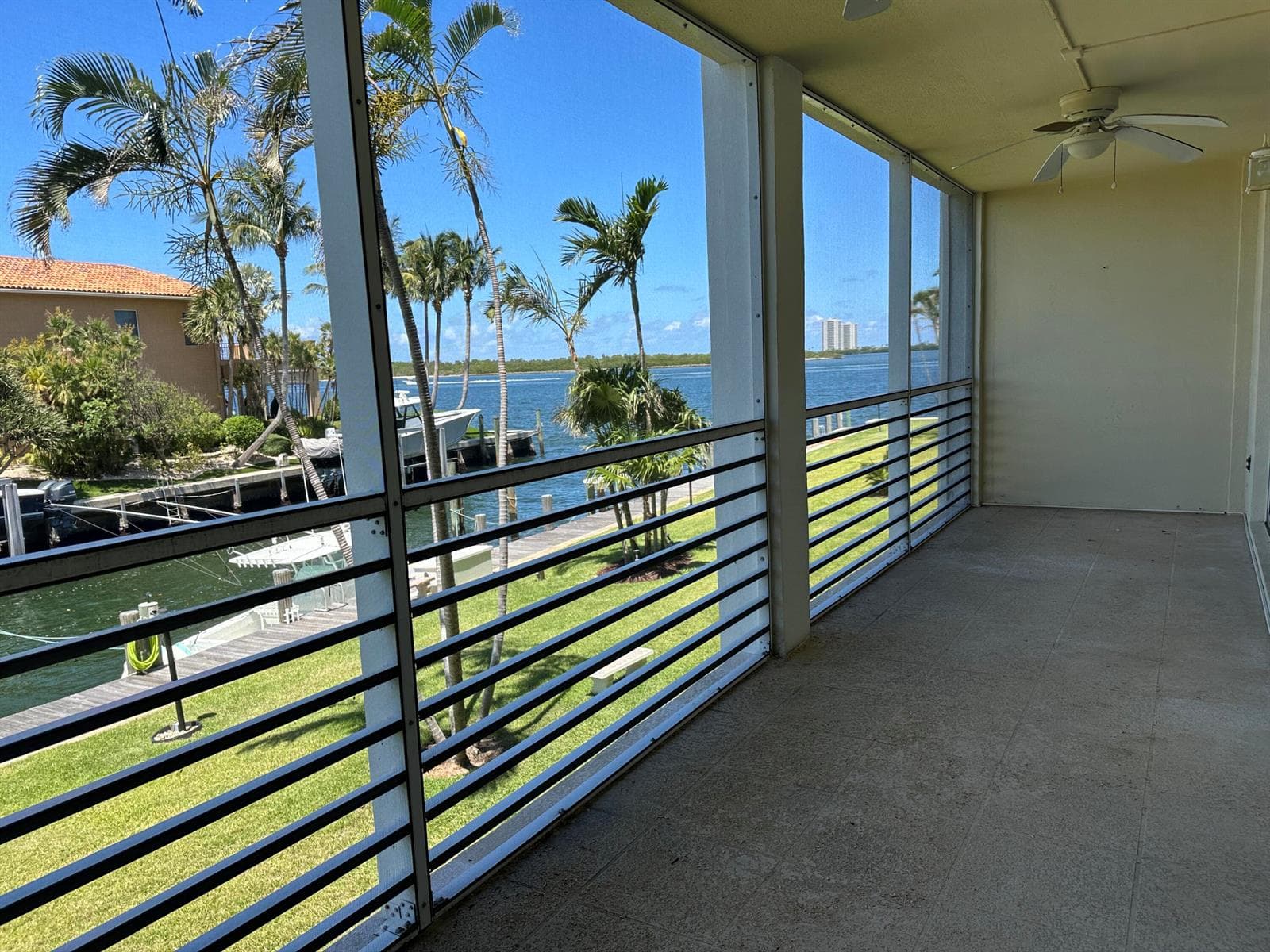 105 Paradise Harbour Boulevard 209 photo 2