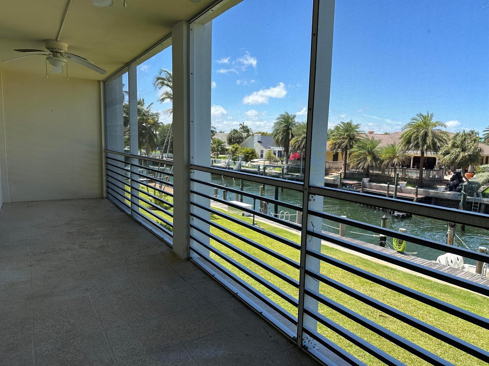 105 Paradise Harbour Boulevard 209 photo 3