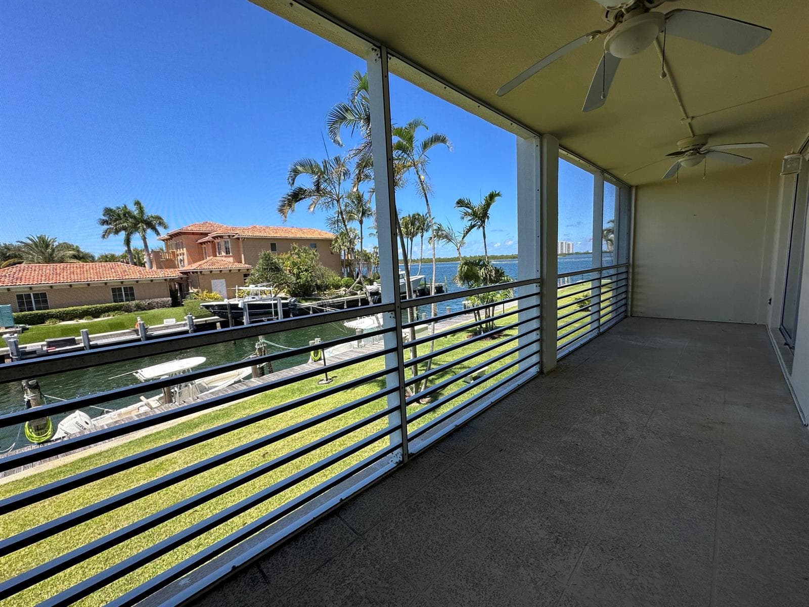 105 Paradise Harbour Boulevard 209 photo 1