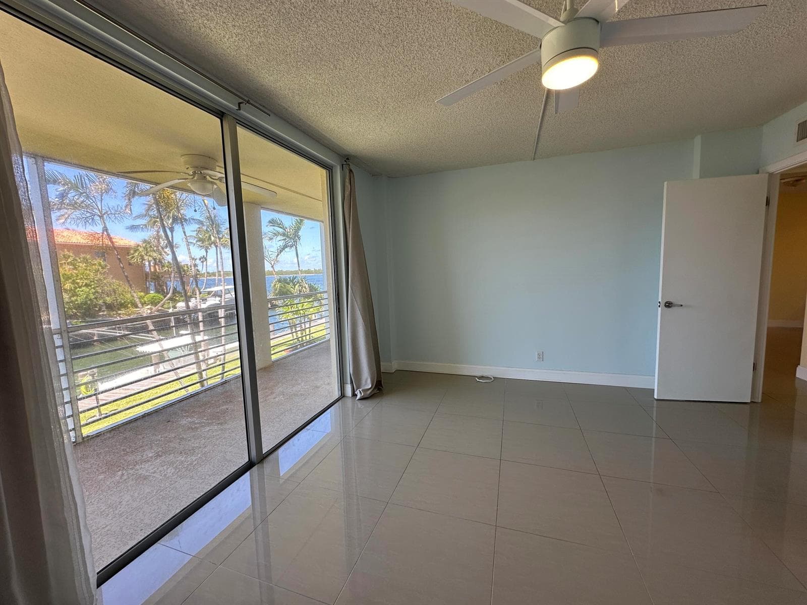 105 Paradise Harbour Boulevard 209 photo 10