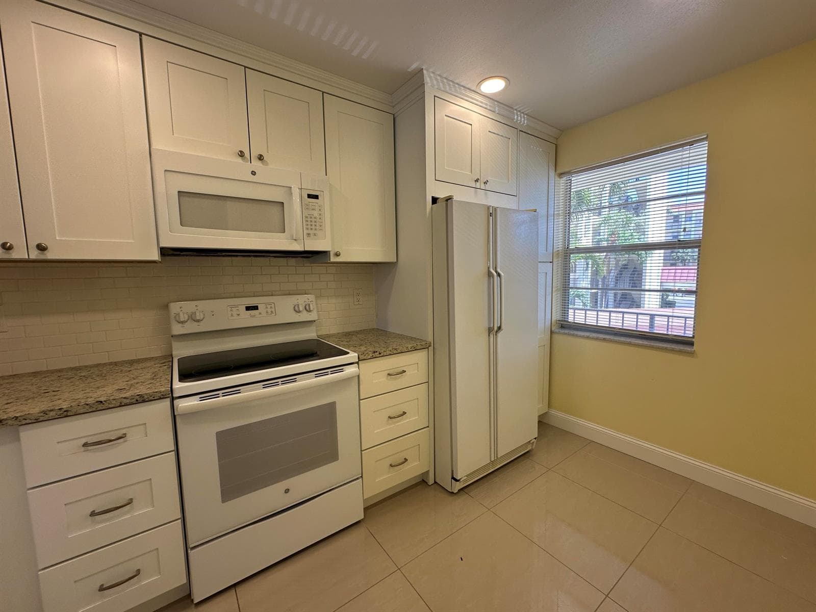 105 Paradise Harbour Boulevard 209 photo 15