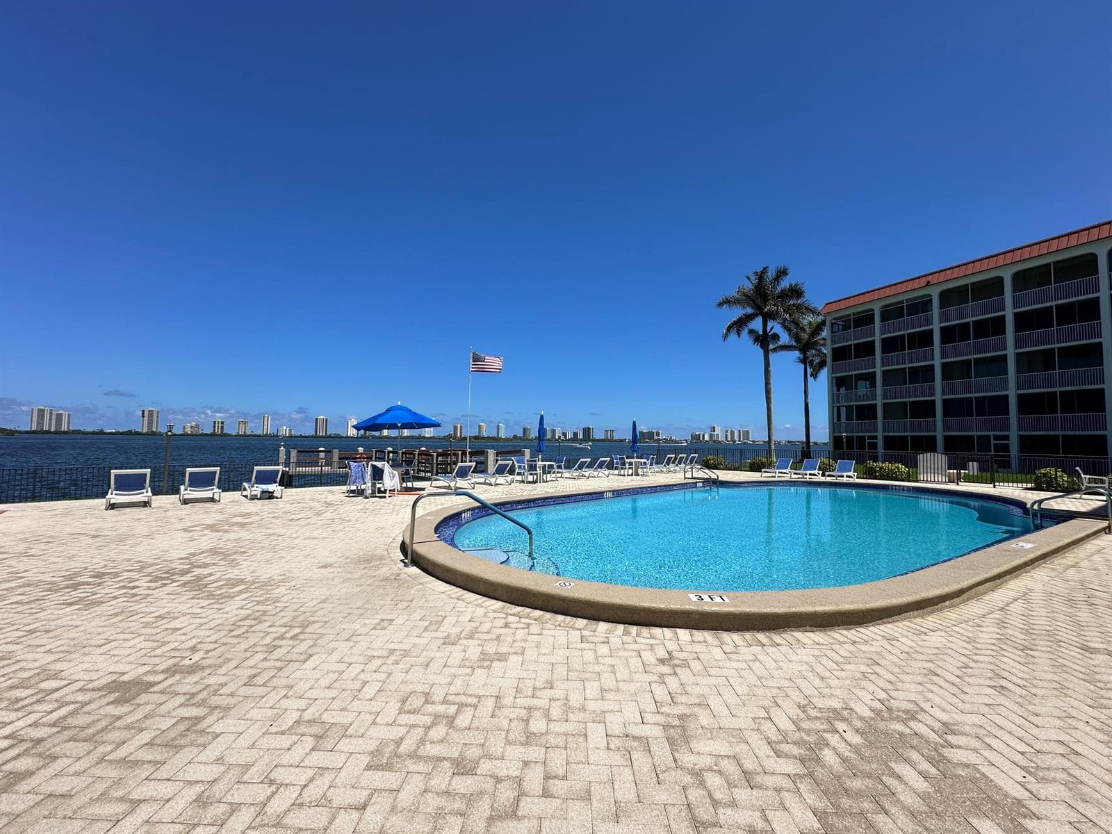 105 Paradise Harbour Boulevard 209 photo 19