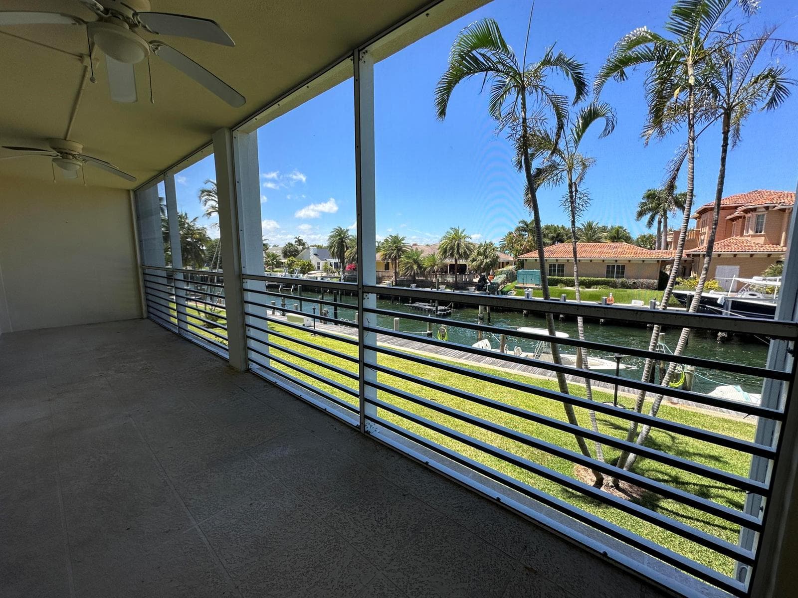 105 Paradise Harbour Boulevard 209 photo 4
