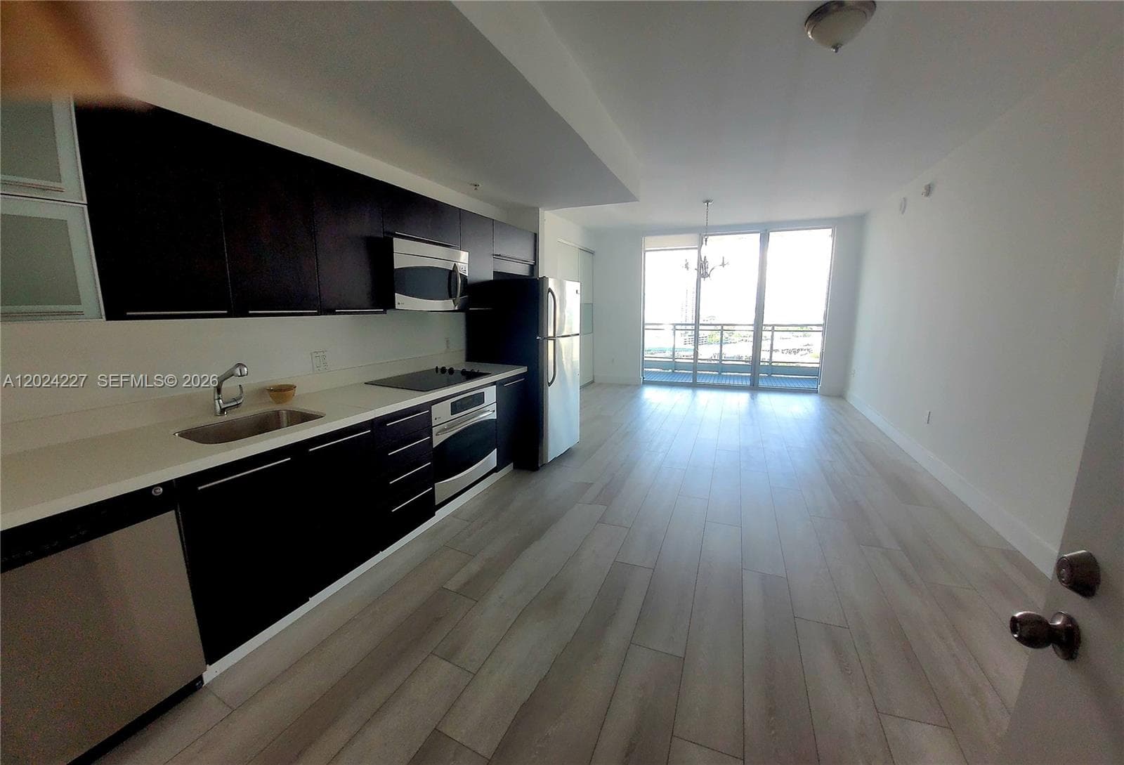 90 SW 3rd St 2208 photo 13