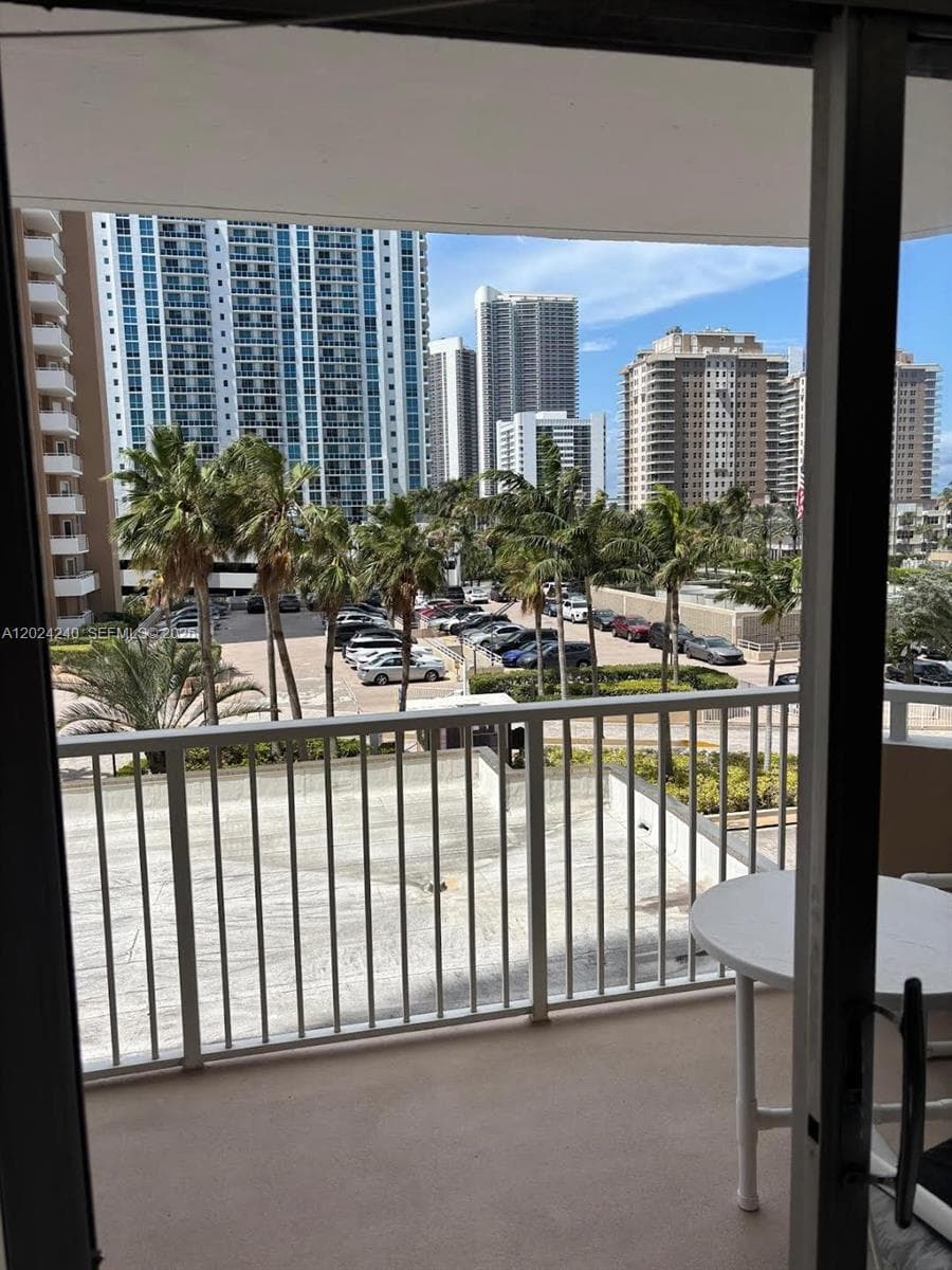 1985 S Ocean Dr 3B photo 1