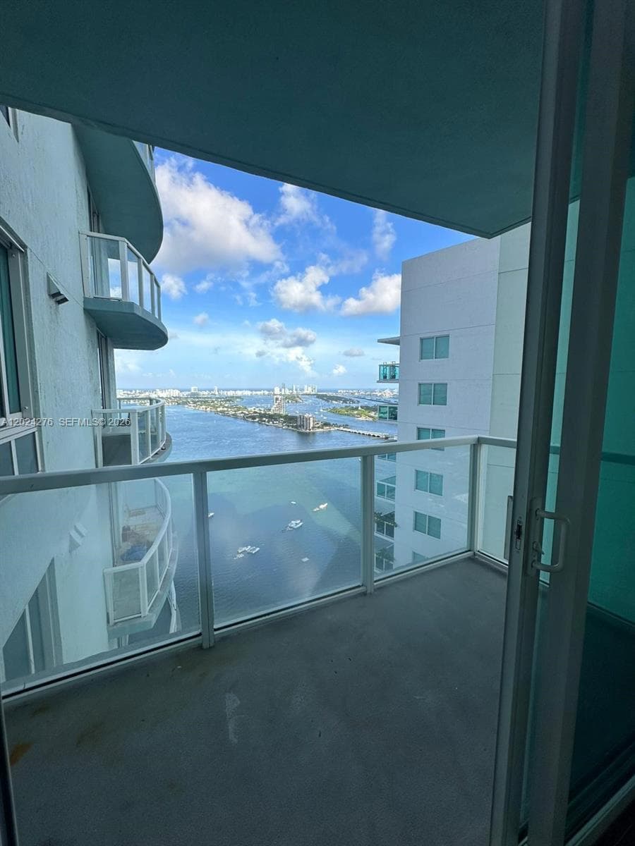1900 Bayshore Dr 3803 photo 1