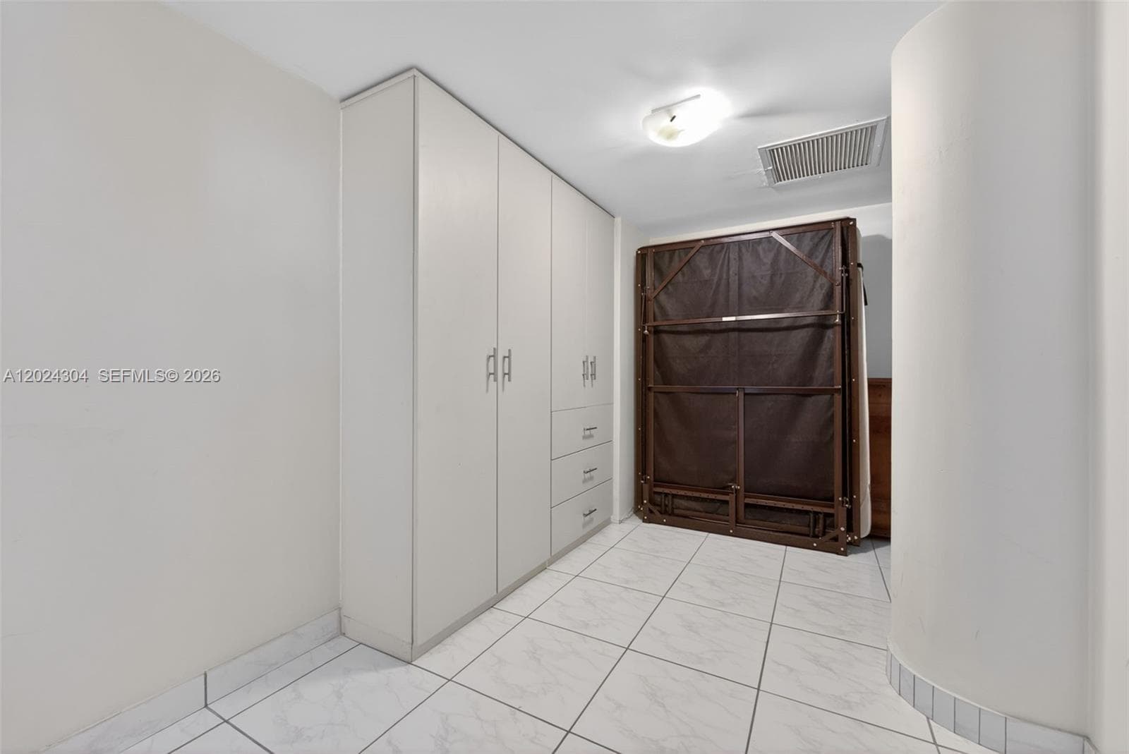 900 Bay Dr 606 photo 11