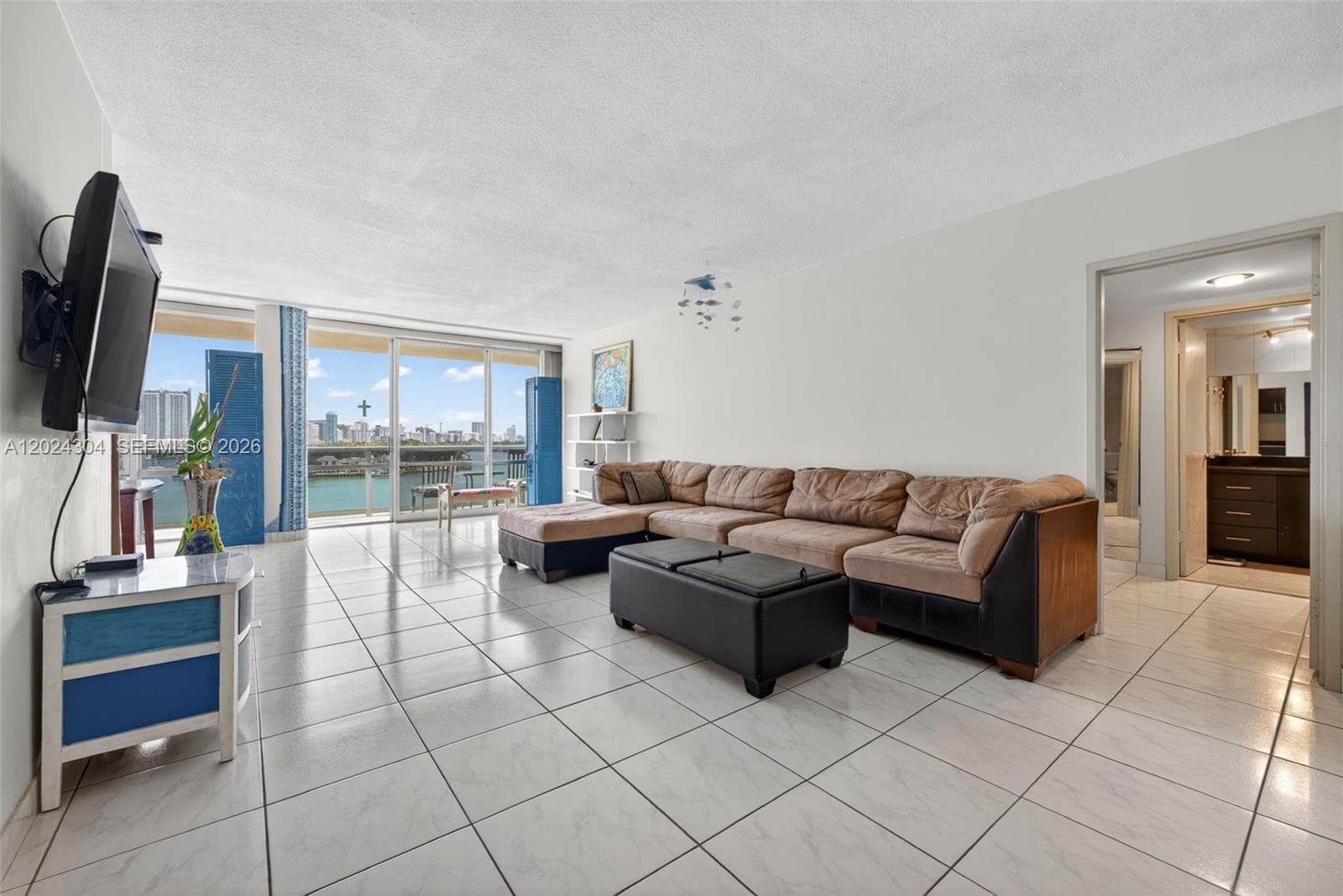 900 Bay Dr 606 photo 4