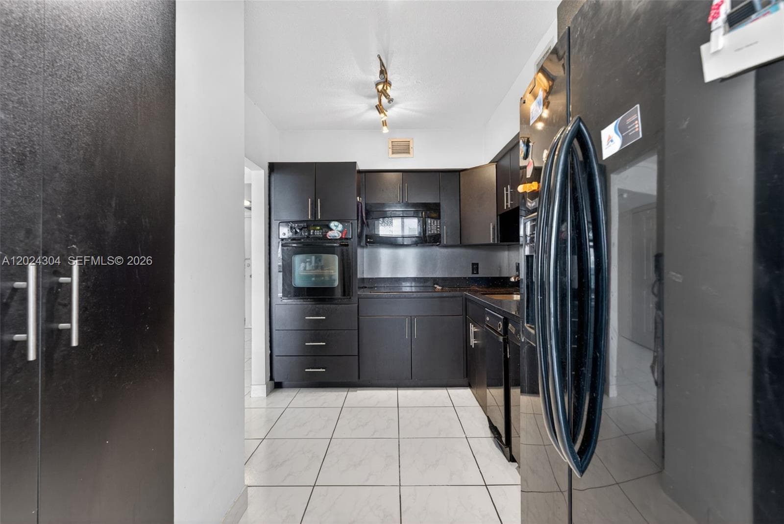 900 Bay Dr 606 photo 8