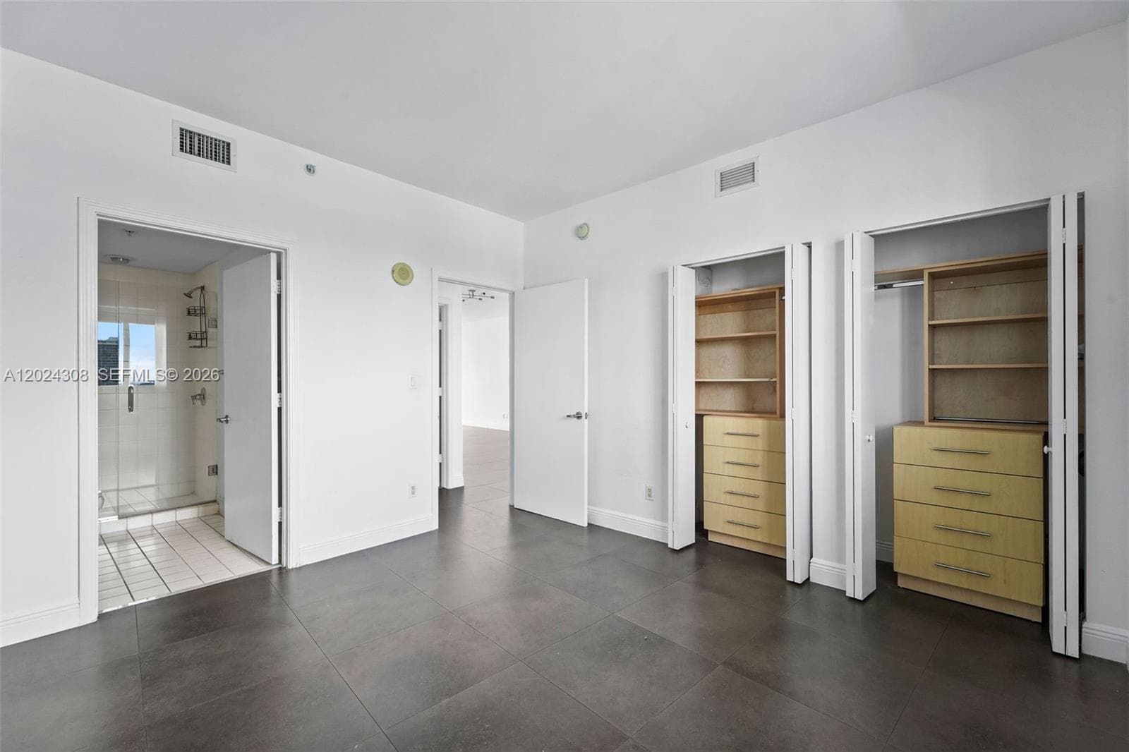 601 36th St 2710 photo 23