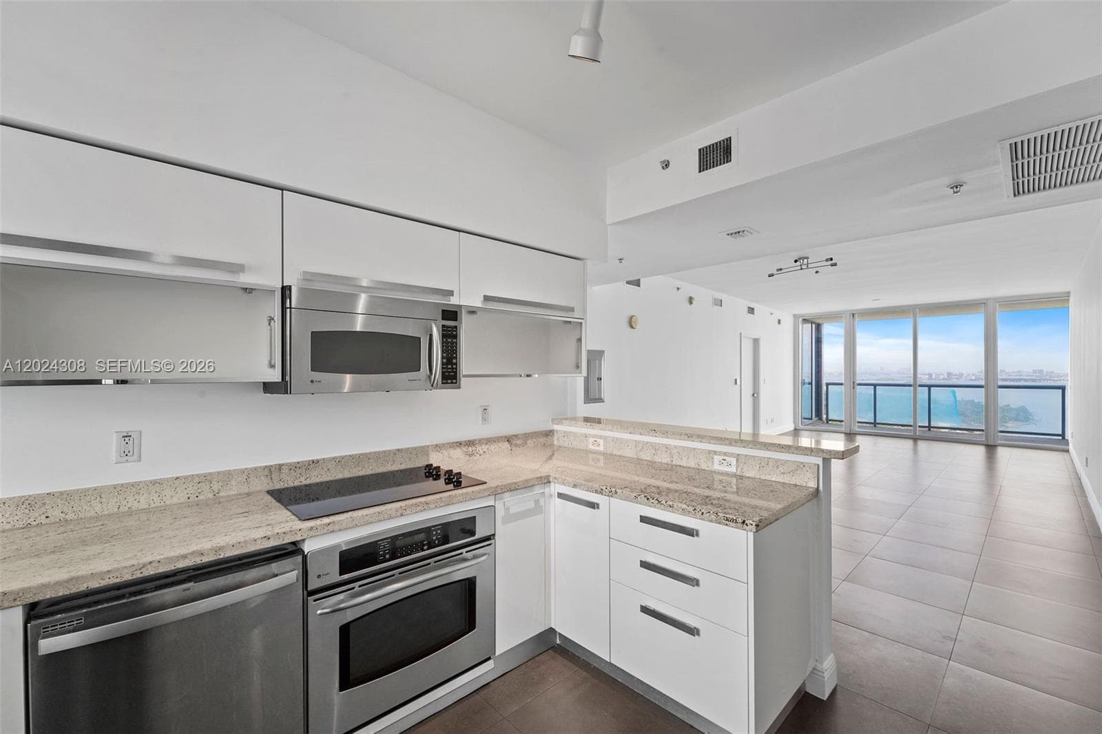 601 36th St 2710 photo 2