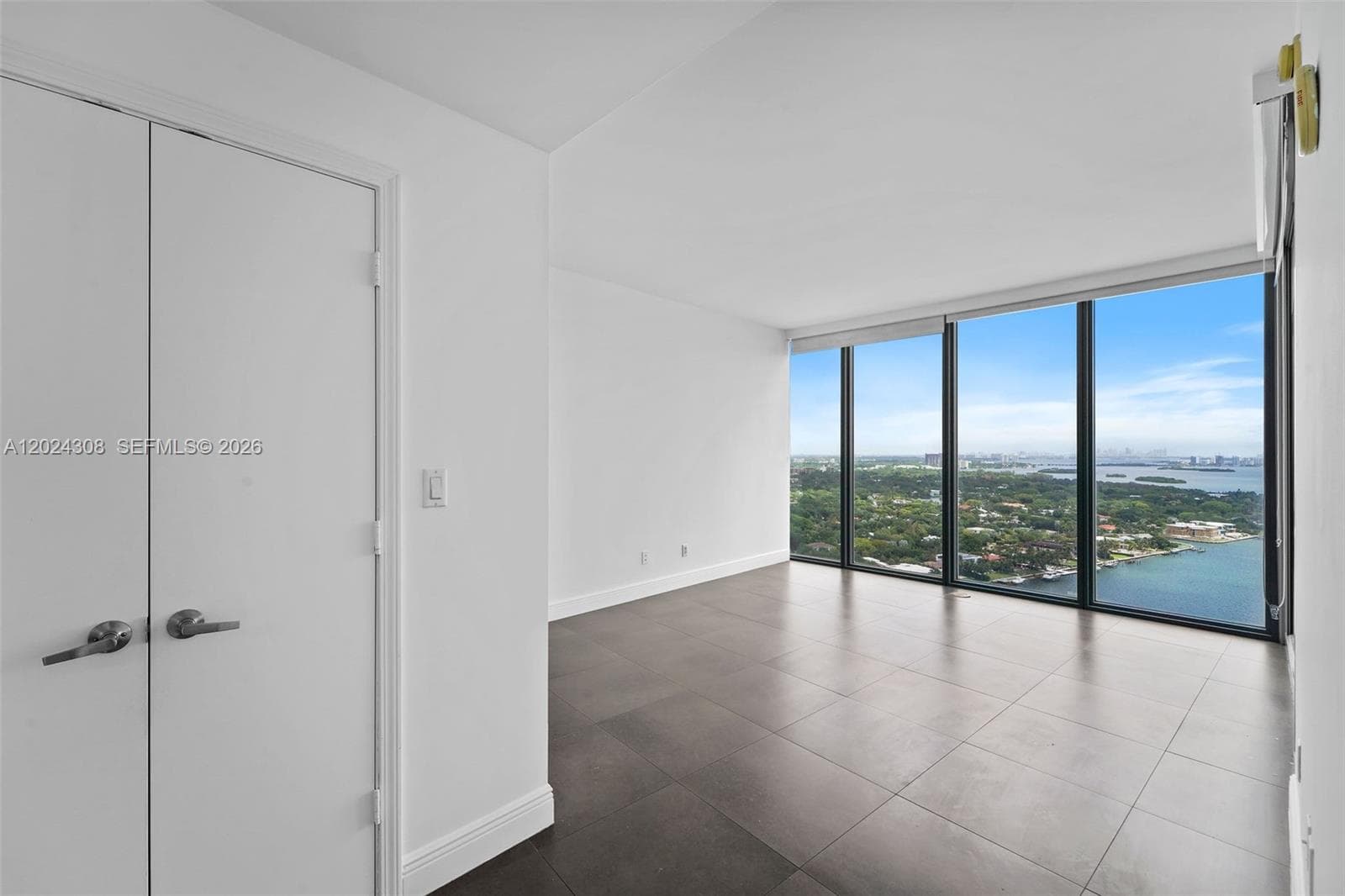 601 36th St 2710 photo 16