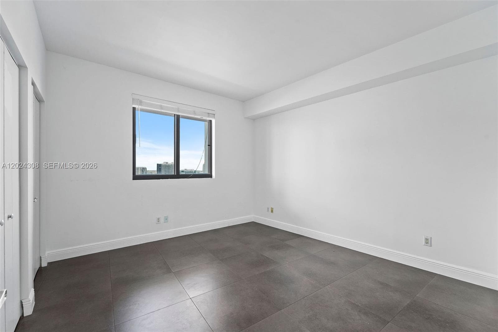601 36th St 2710 photo 22