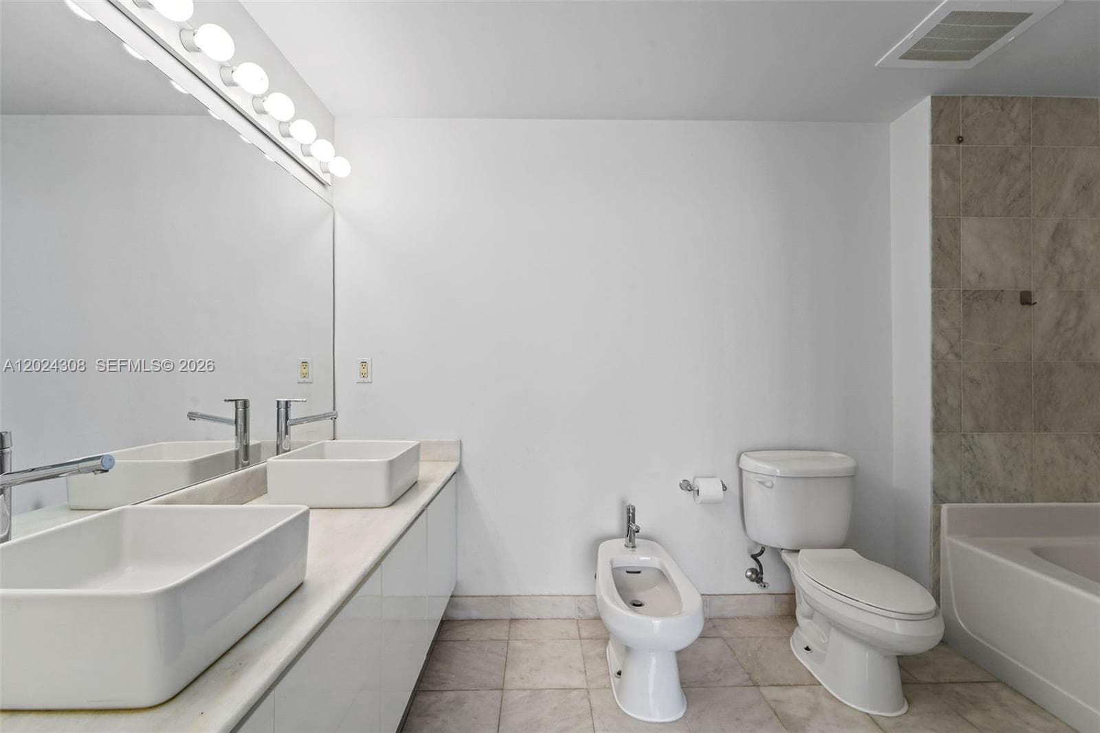 601 36th St 2710 photo 10