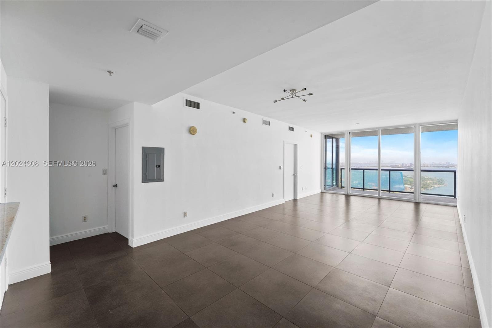 601 36th St 2710 photo 18