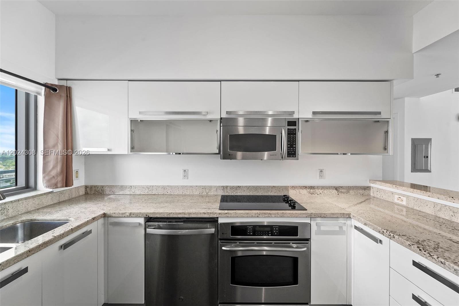 601 36th St 2710 photo 4