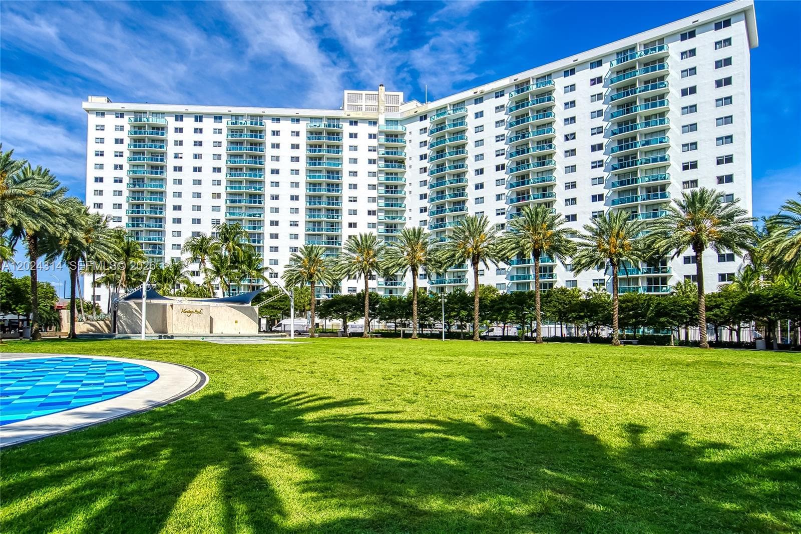 19370 Collins Ave 520 photo 10